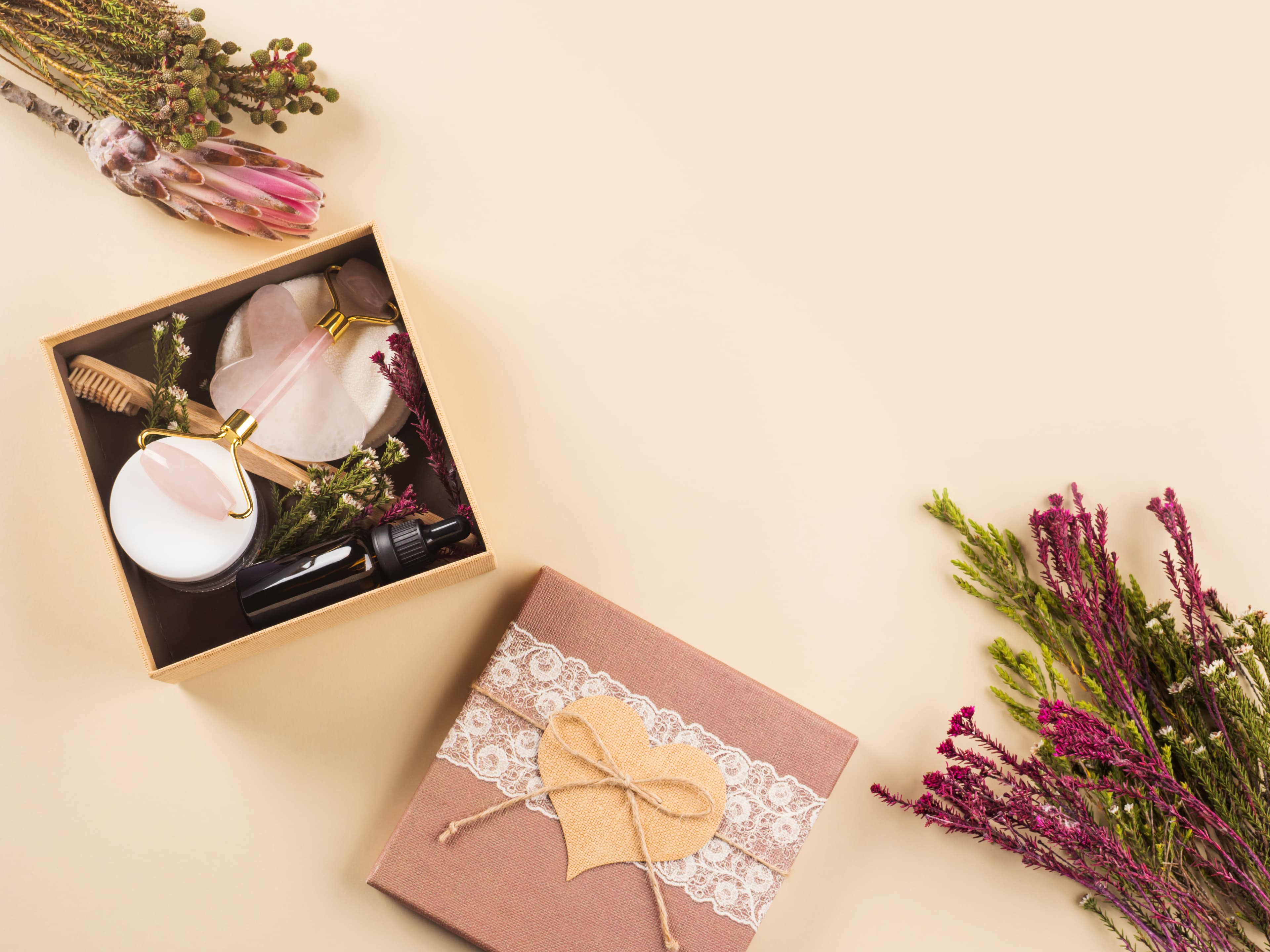 Calm ritual gift box with flowers and soft ribbon